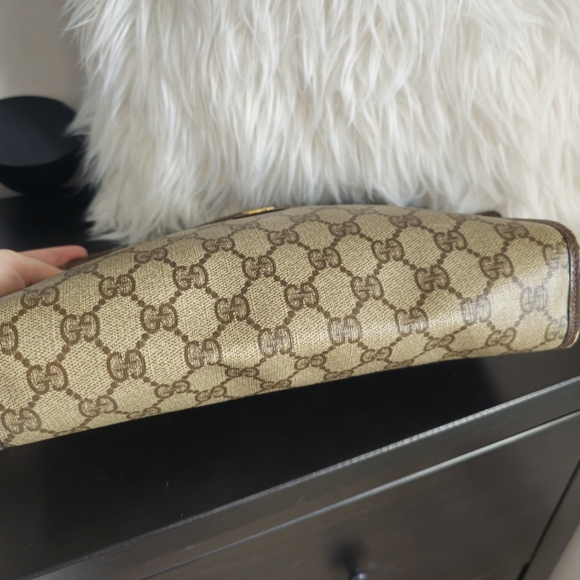 SOLD // Authentic Gucci vintage clutch - Picture 6 of 13